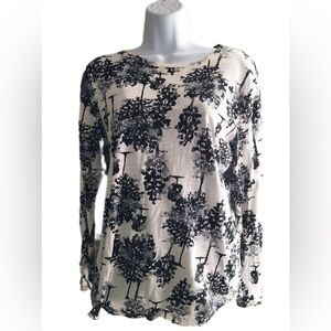 Chic Black and White Patterned Top